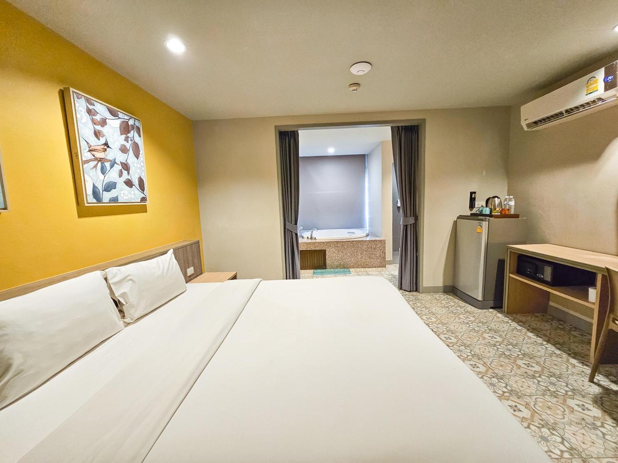 Recenta Suite Phuket Suanluang Exterior photo