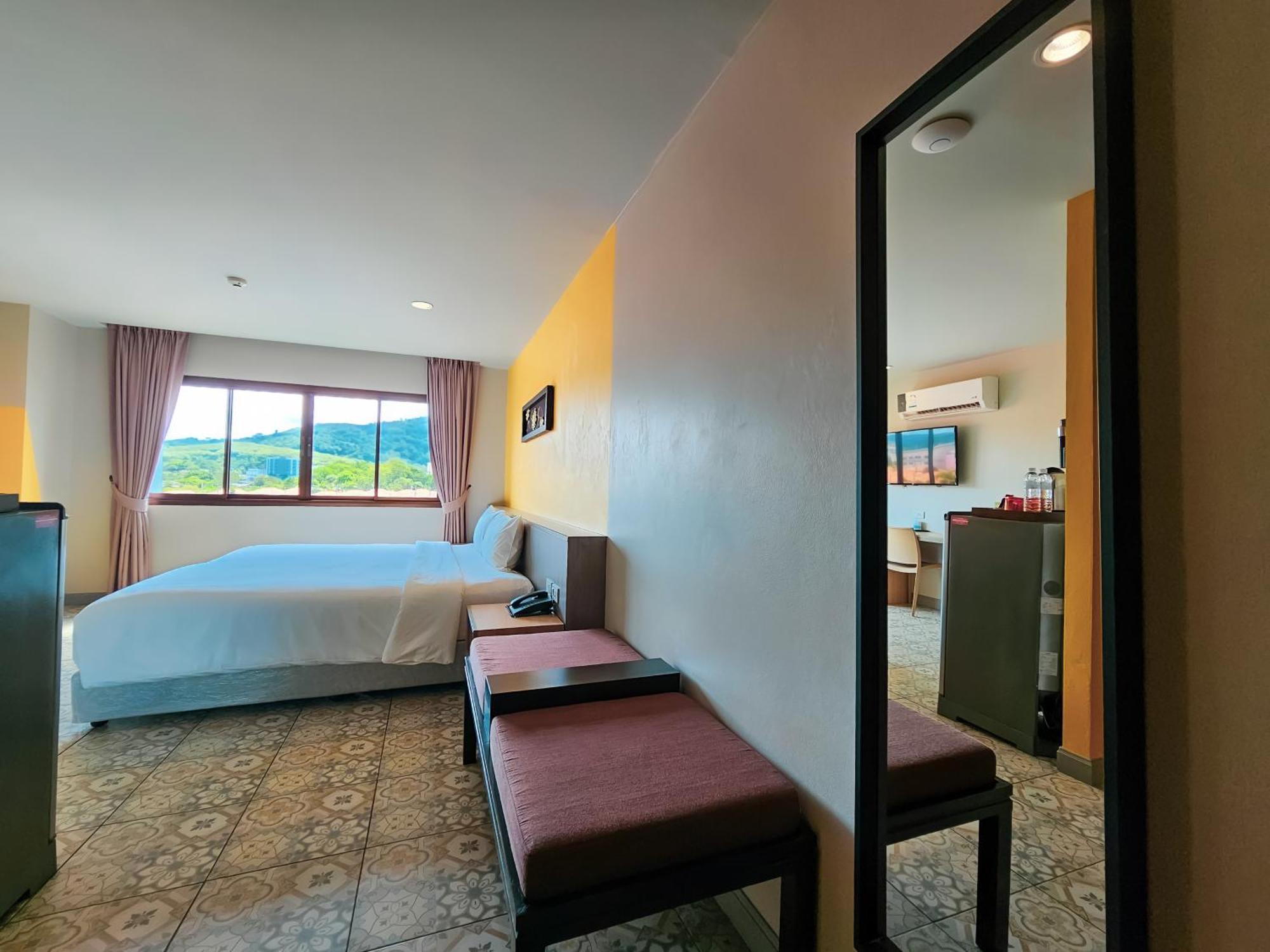 Recenta Suite Phuket Suanluang Exterior photo