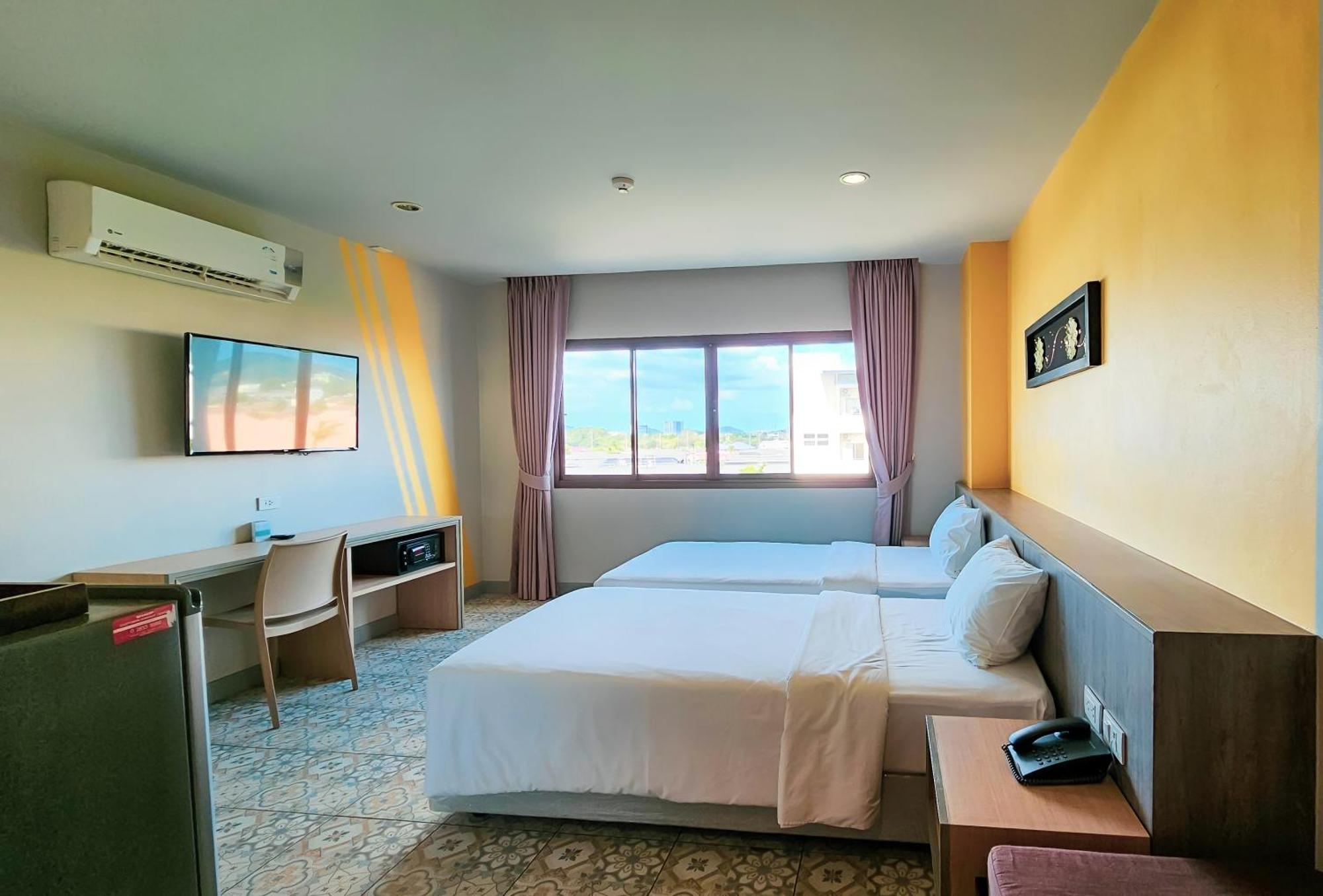Recenta Suite Phuket Suanluang Exterior photo