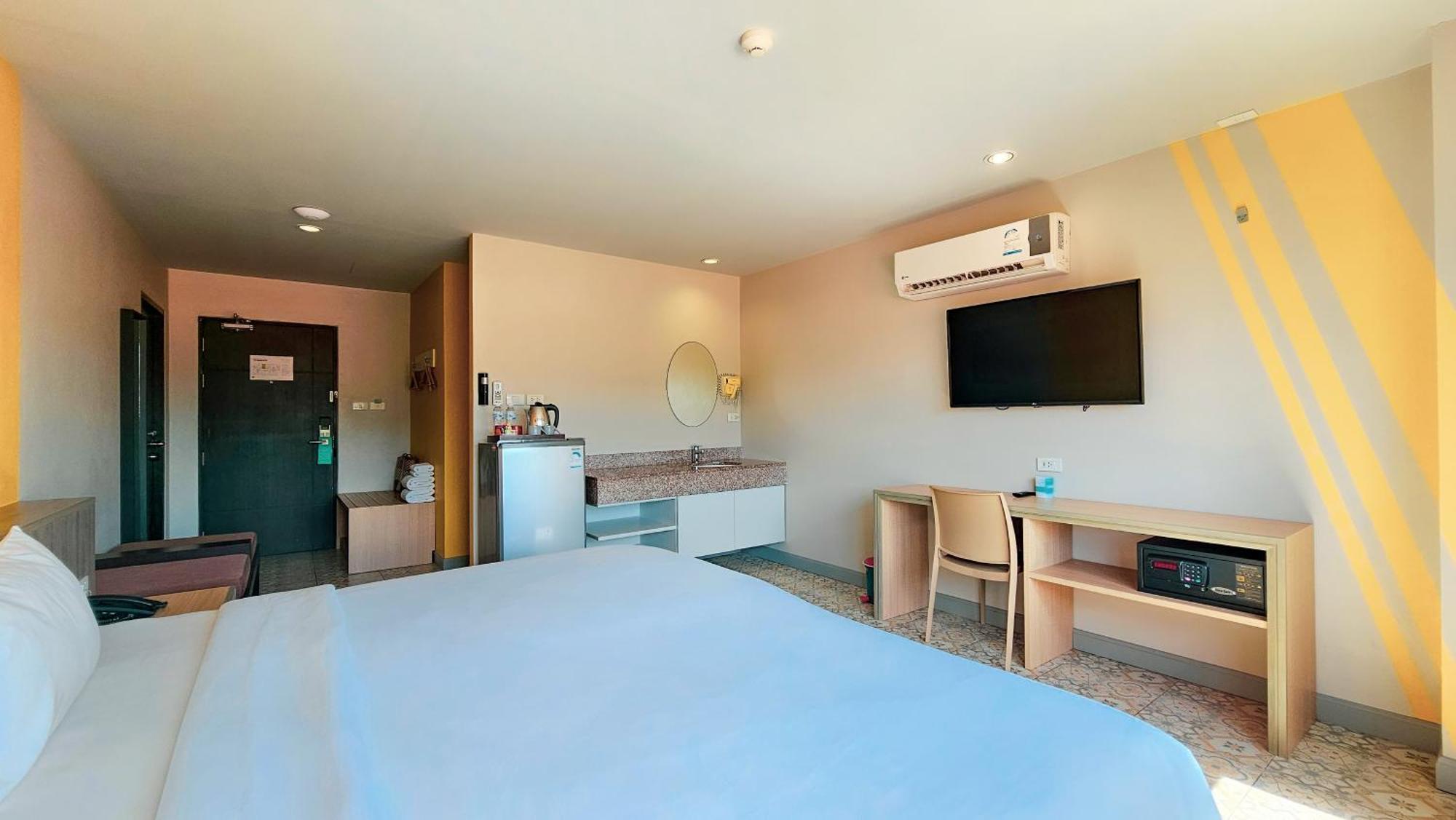 Recenta Suite Phuket Suanluang Exterior photo
