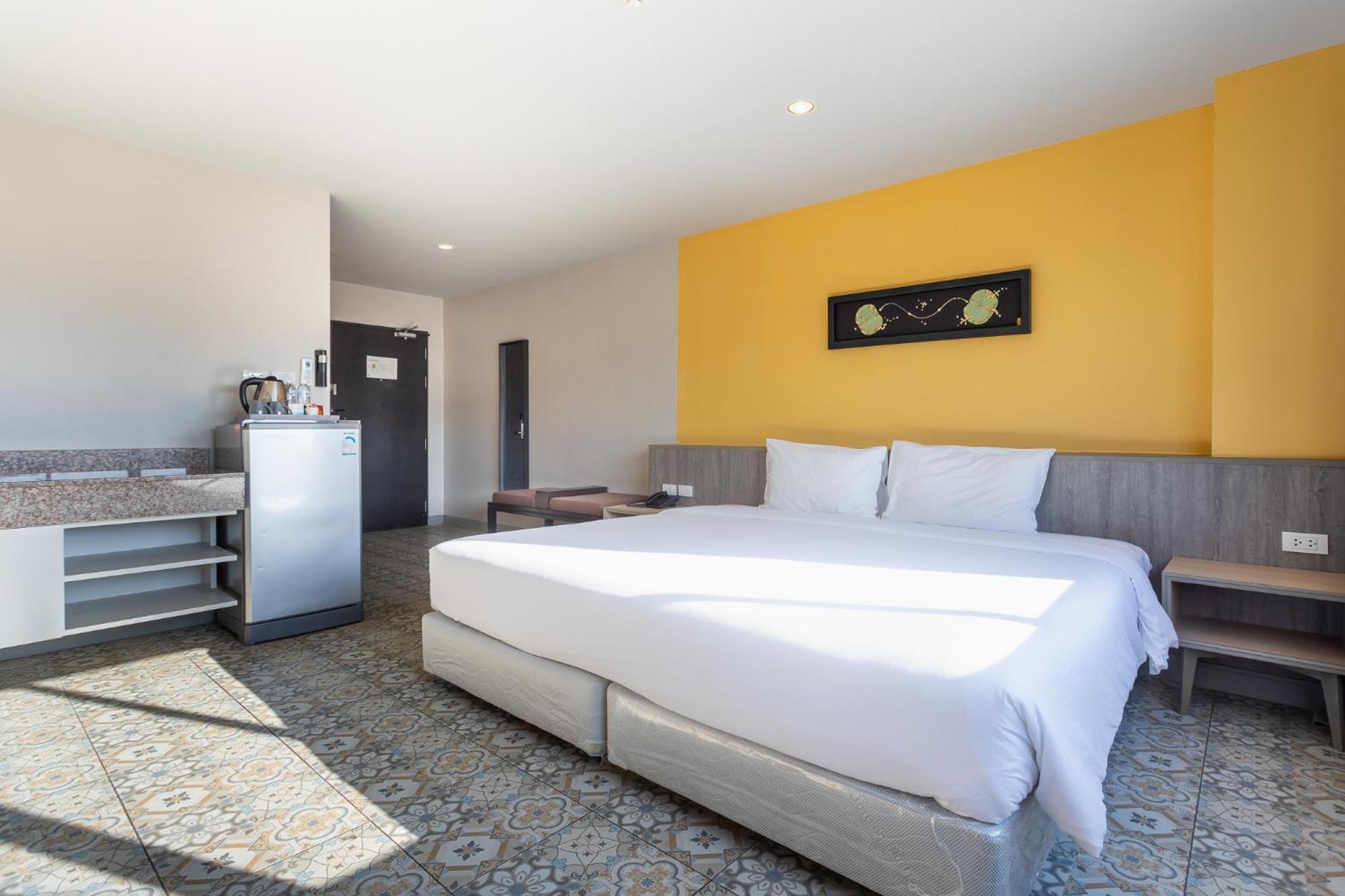 Recenta Suite Phuket Suanluang Exterior photo